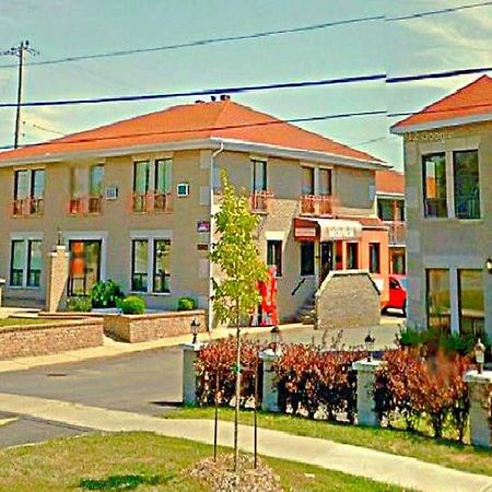 Le Falcon Brossard Esterno foto