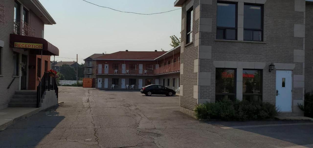 Le Falcon Brossard Esterno foto
