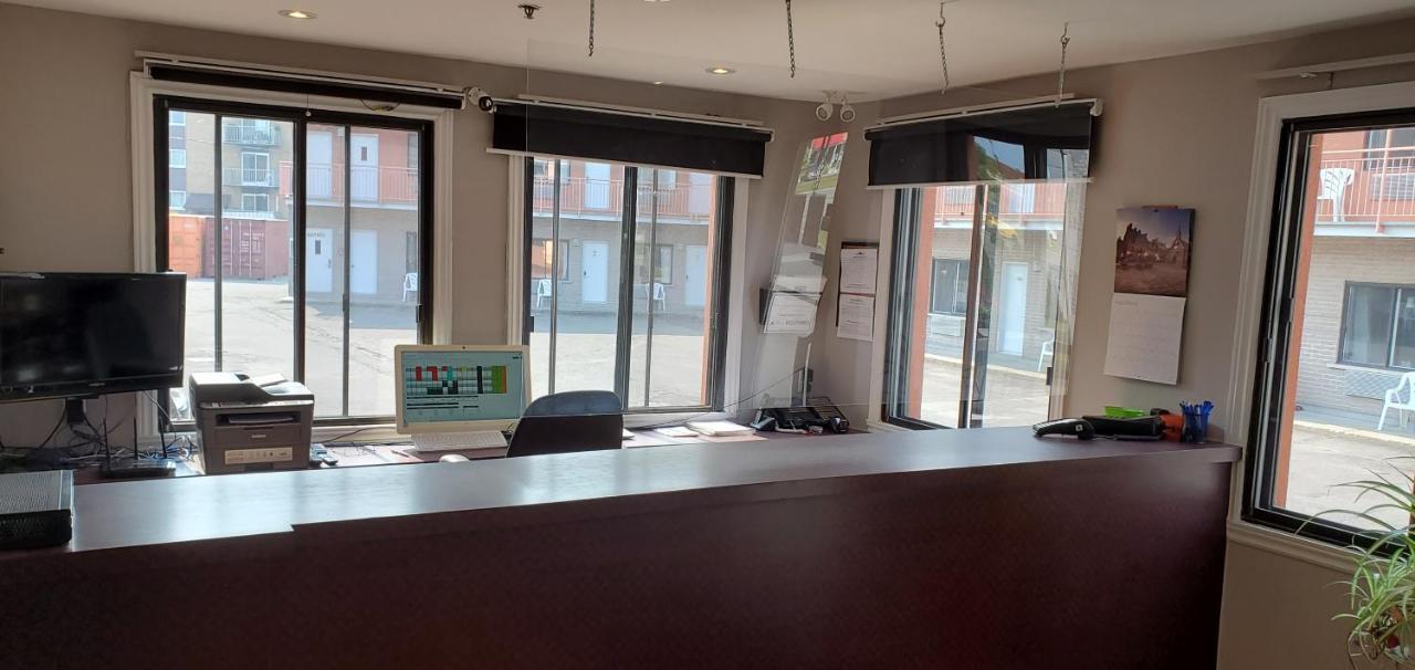 Le Falcon Brossard Esterno foto