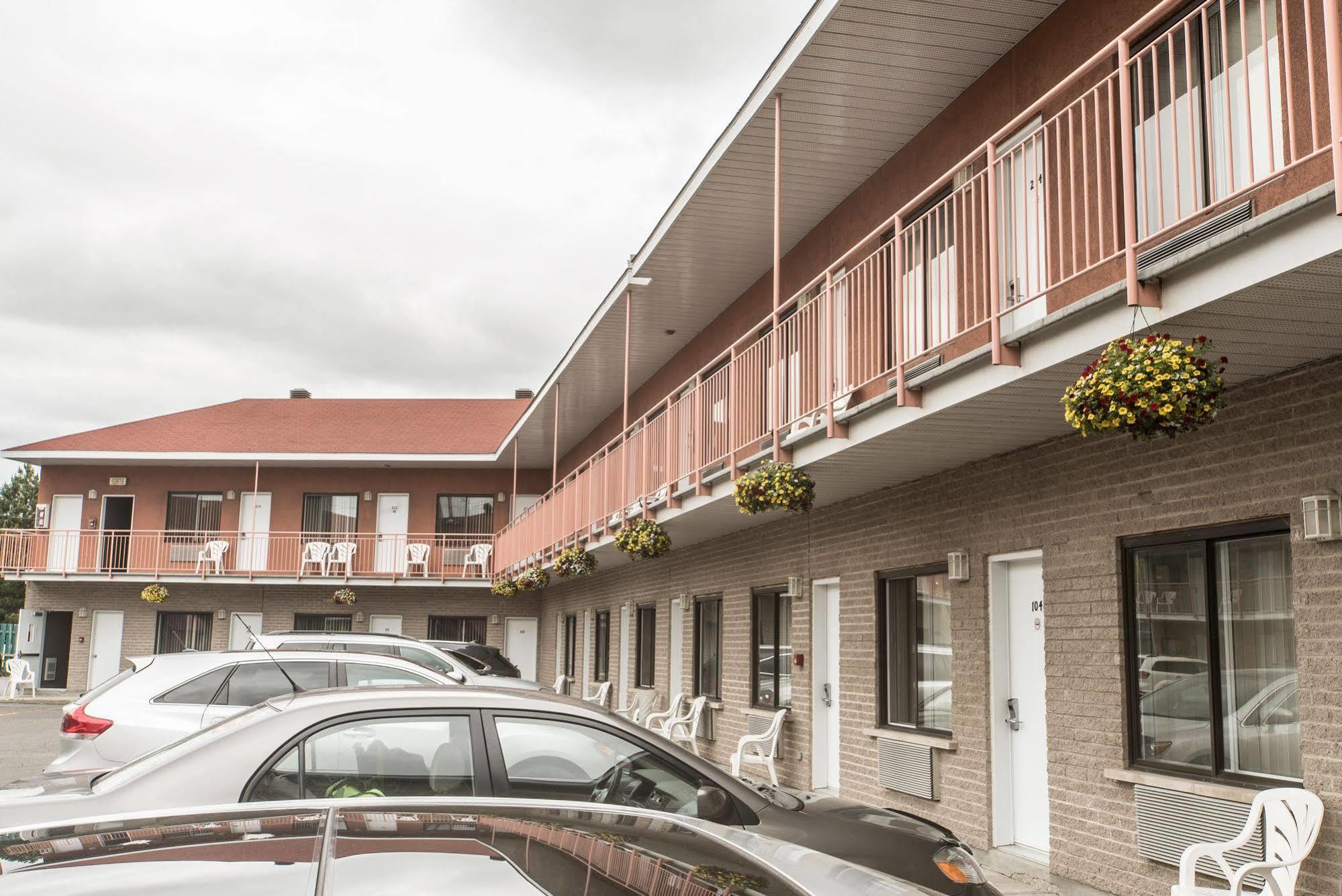 Le Falcon Brossard Esterno foto